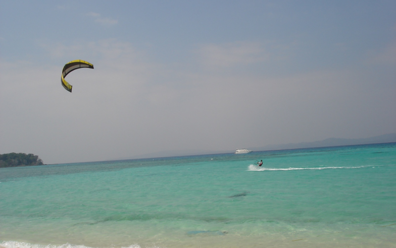 Parasailing, Cinque Island